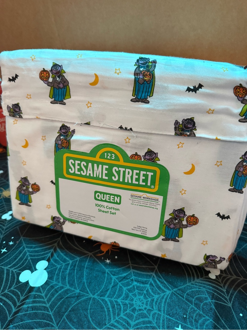 Sesame Street  Queen Count Dracula White Halloween Character Cotton Sheet Set